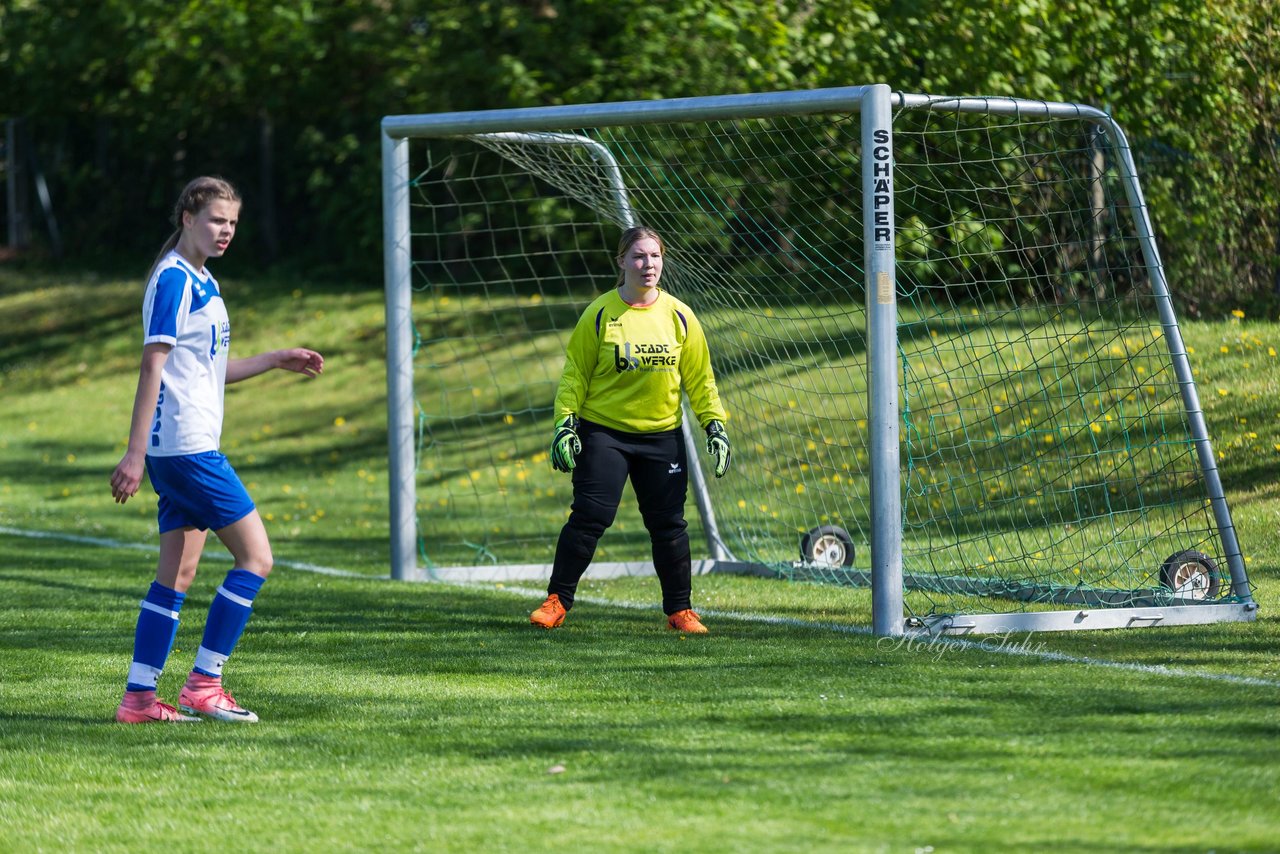 Bild 220 - B-Juniorinnen Bramstedter TS - SSV Hennstedt : Ergebnis: 3:7